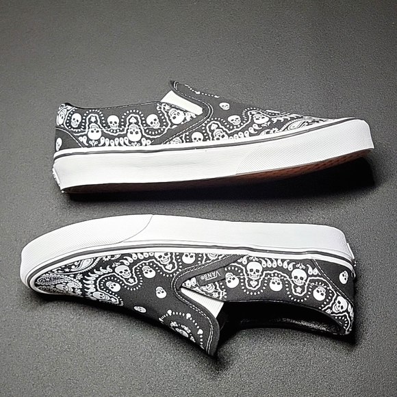Vans Bandana Skull Classic Slip-On Shoes Women's  8.5 LAST ONE LEFT!!! - Picture 8 of 11